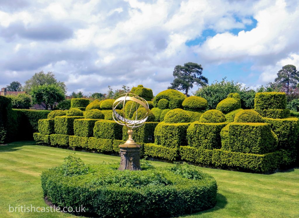 Hever castle gardens